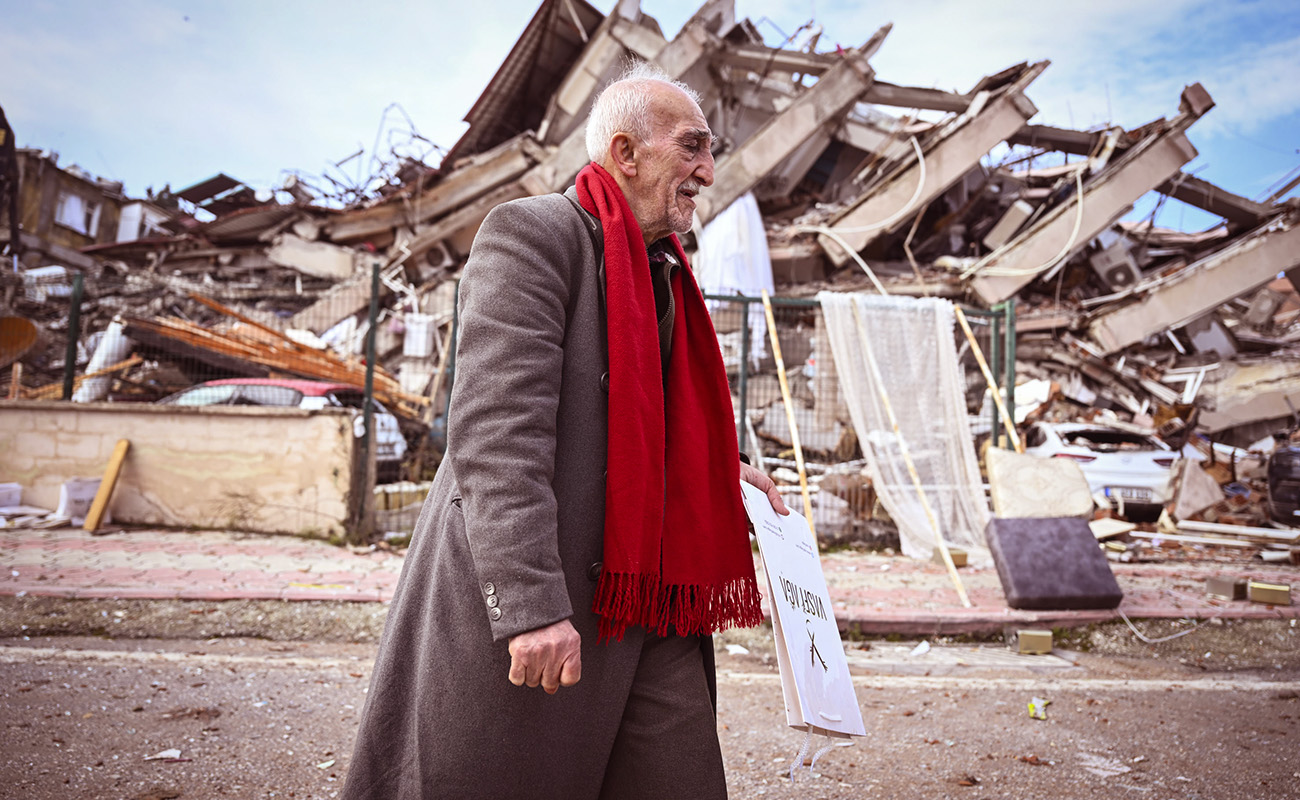 Deprem bölgesinde can kaybı her saat yükseliyor